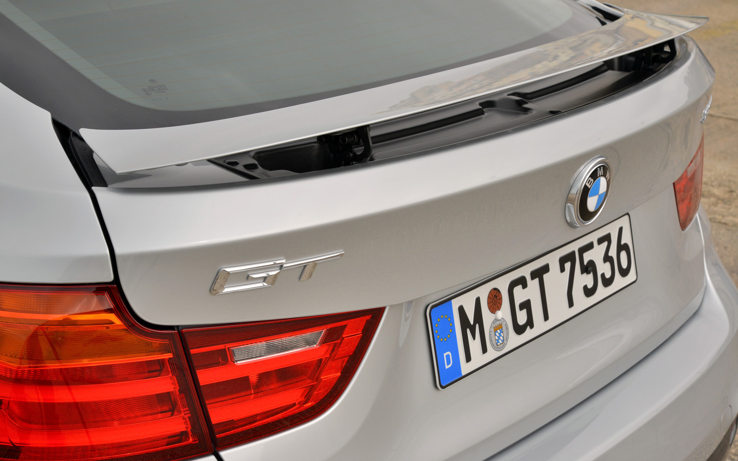 2014-BMW-335i-Gran-Turismo-rear-wing.jpg