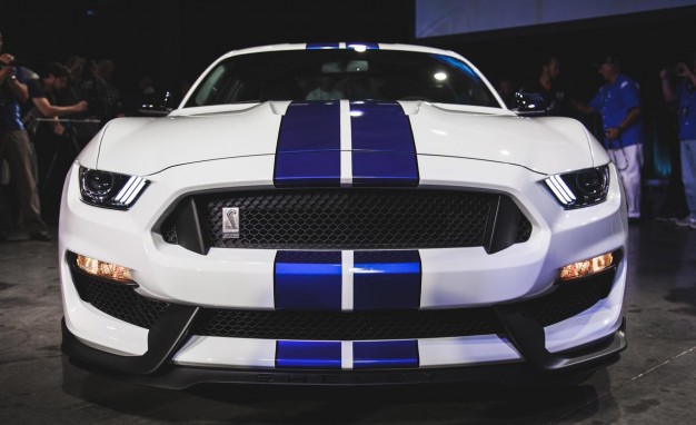 2016-ford-mustang-shelby-gt350-photo-648902-s-1280x782-626x382.jpg