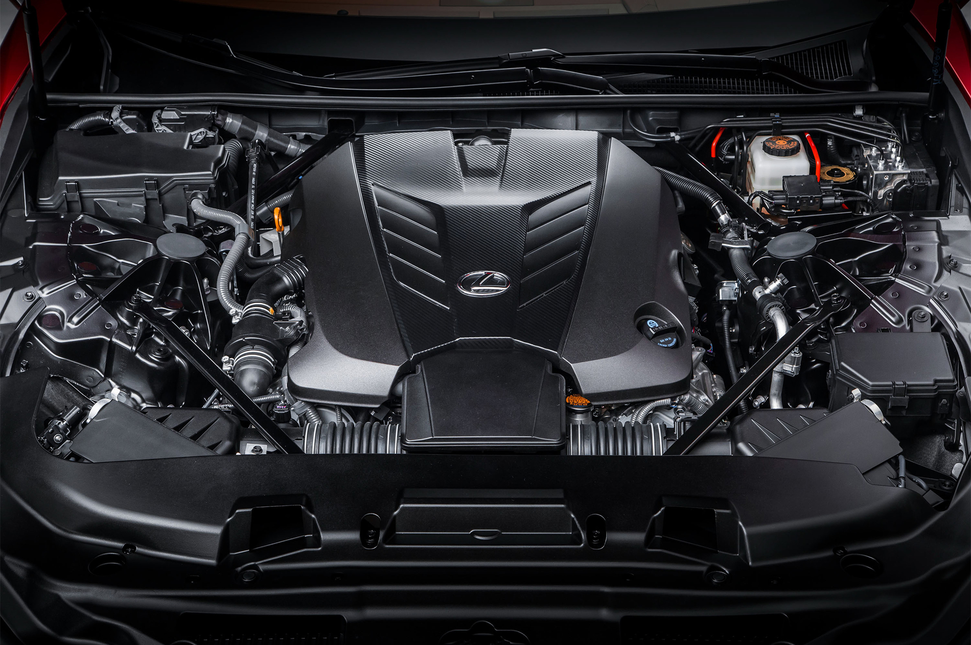 2018-Lexus-LC-500-engine.jpg
