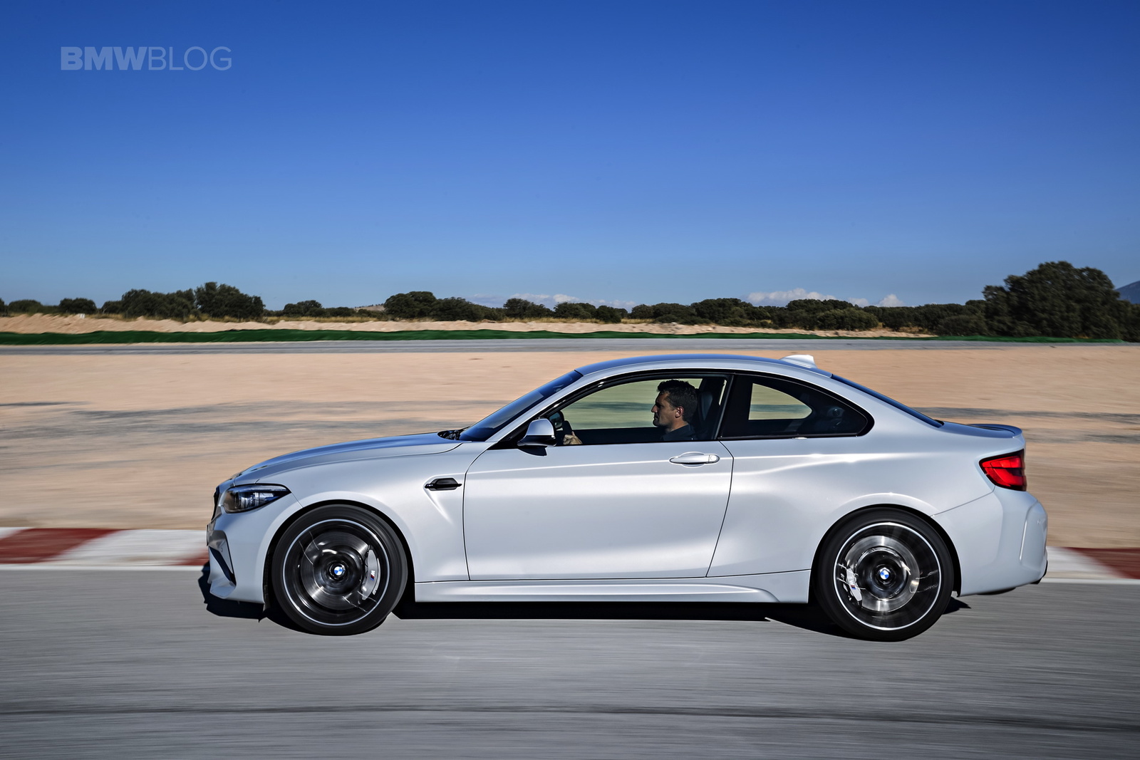 BMW-M2-Competition-2018-15.jpg